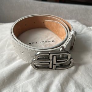 COPY - material: leather
buckle fastening
Made in Italy
comes with dust bag siz…